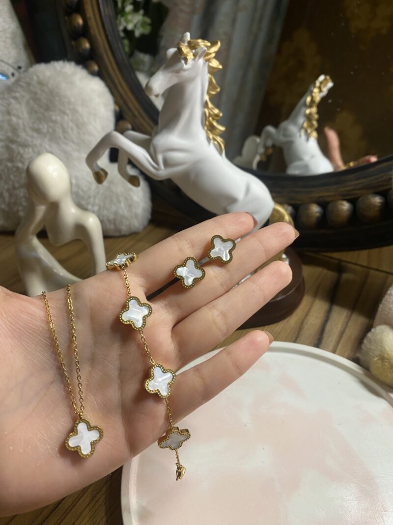 STAINLESS STEEL WHITE CLOVER SET - Image 2