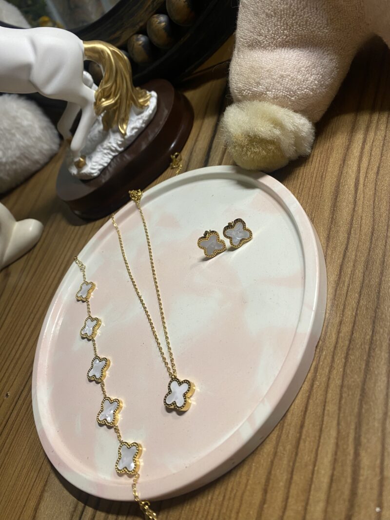 STAINLESS STEEL WHITE CLOVER SET