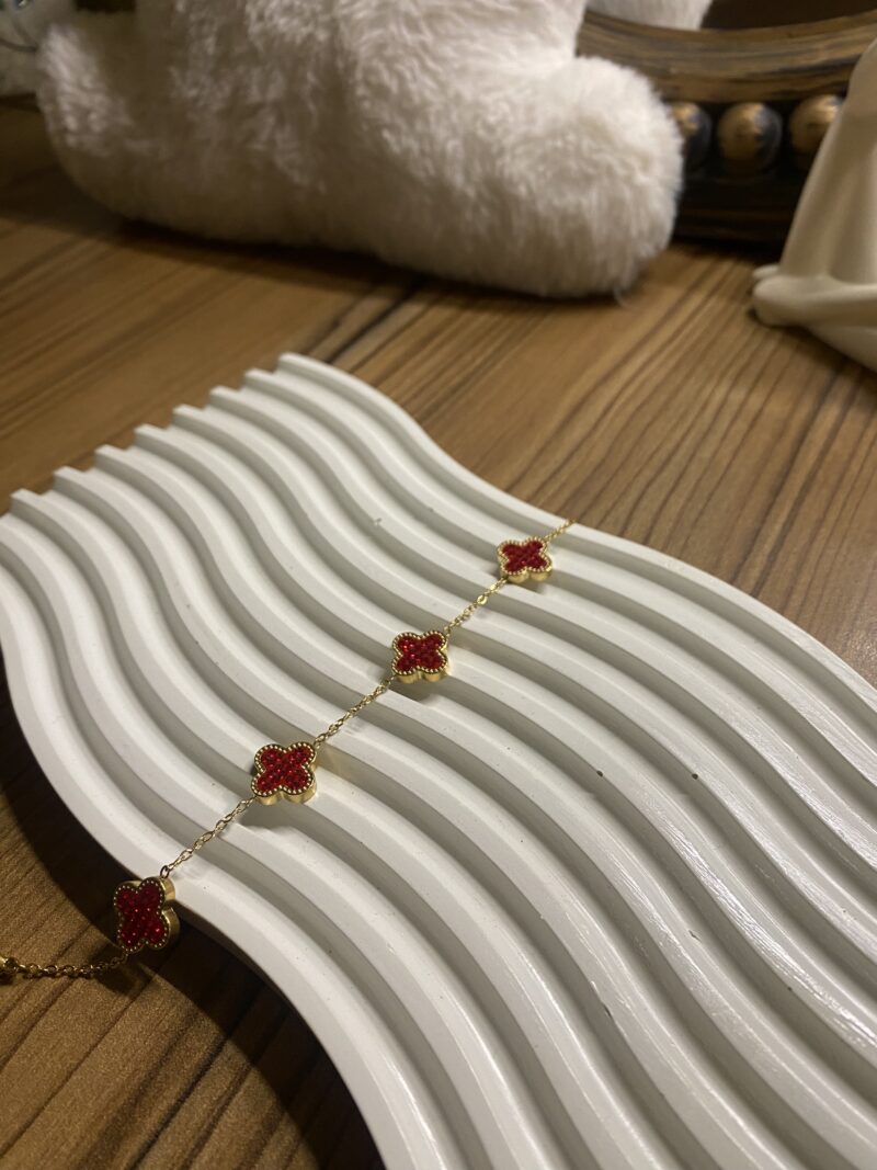 RED SPARKLY CLOVER BRACELET - Image 2