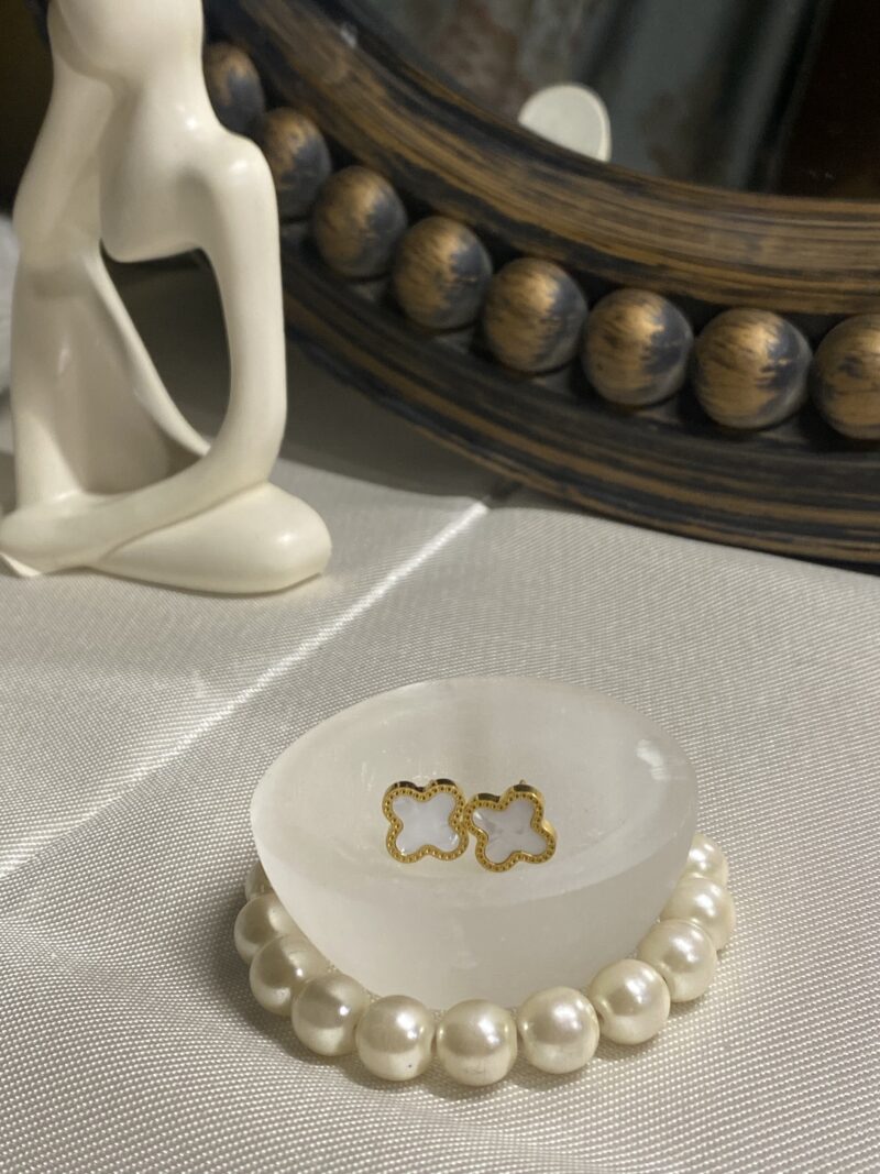WHITE CLOVER EARRINGS