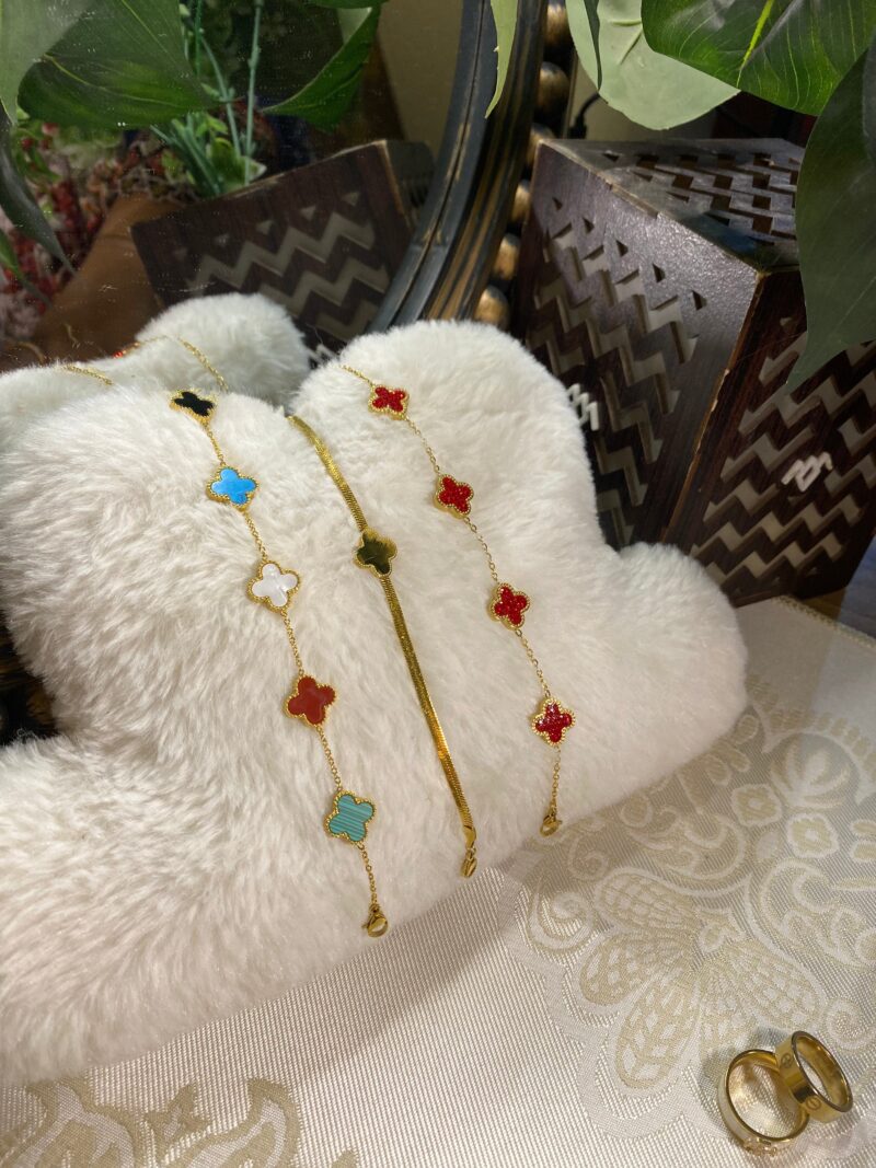 STAINLESS STEEL MULTICOLOR CLOVER BRACELET - Image 2